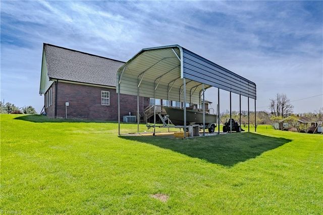 11325 Glade Valley Road, Ennice, NC 28623