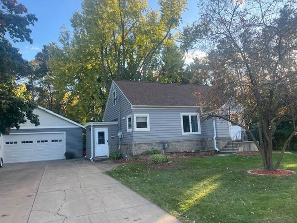 1805 Moholt Drive, Eau Claire, WI 54703