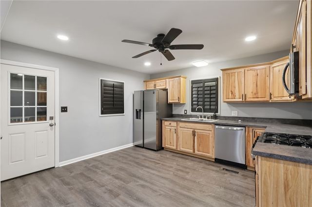 110 W Sheridan Ave, New Castle, PA 16105