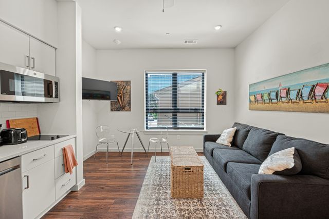 1014 16th Ave S Unit 210, Nashville, TN 37212