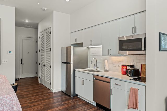 1014 16th Ave S Unit 210, Nashville, TN 37212