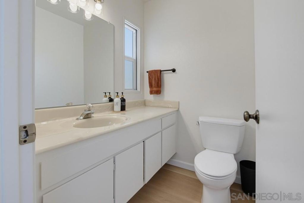 Image 11 of property listing at 10503 Caminito Memosac, San Diego, CA 92131