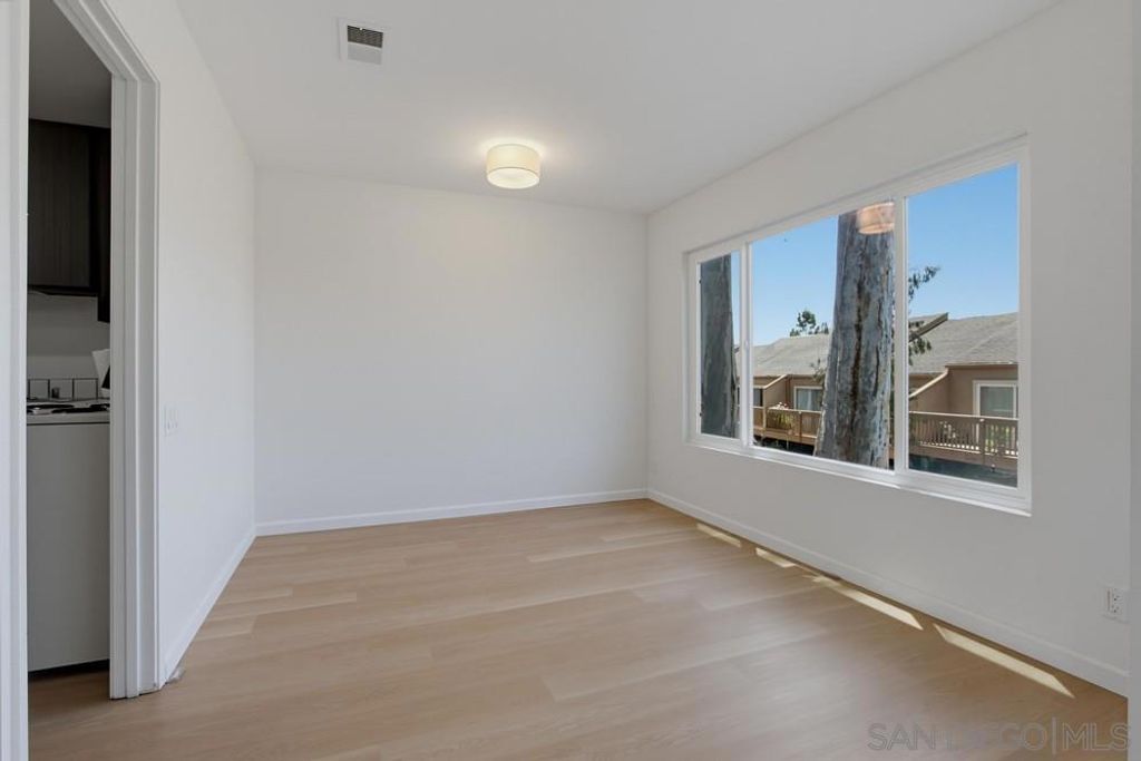 Image 12 of property listing at 10503 Caminito Memosac, San Diego, CA 92131