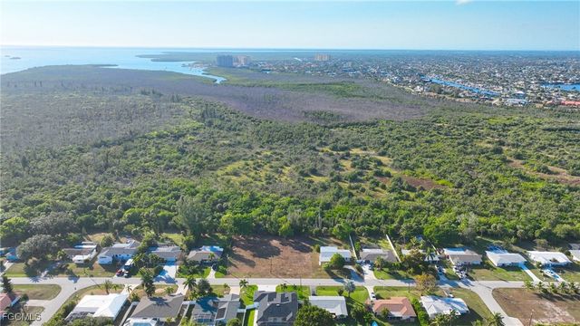 5838 SW 1st CT, Cape Coral, FL 33914