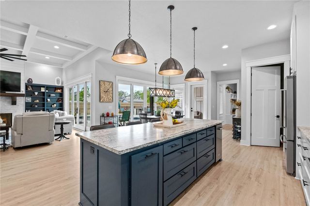302 SW E Street, Bentonville, AR 72712