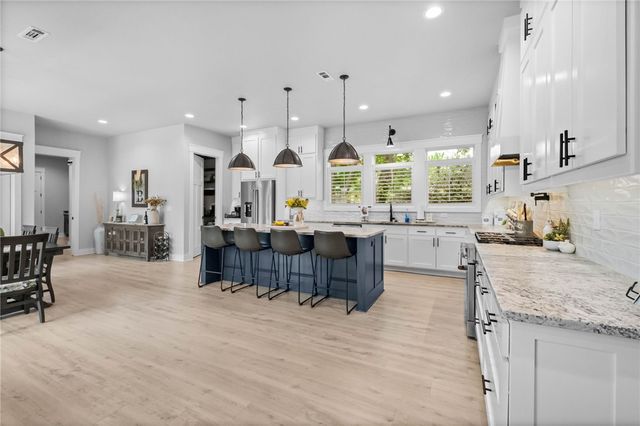 302 SW E Street, Bentonville, AR 72712