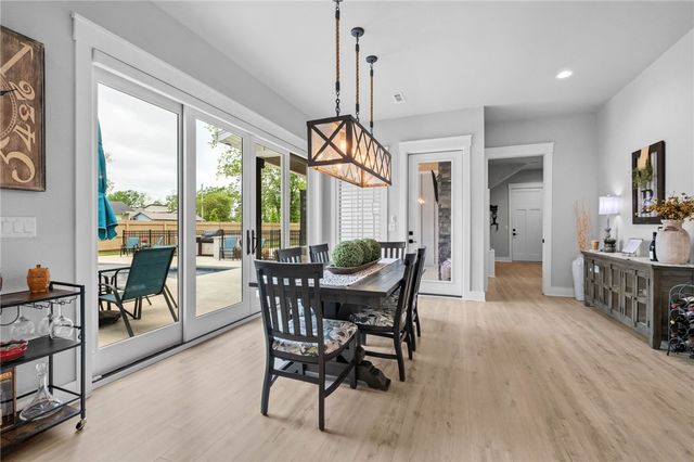 302 SW E Street, Bentonville, AR 72712