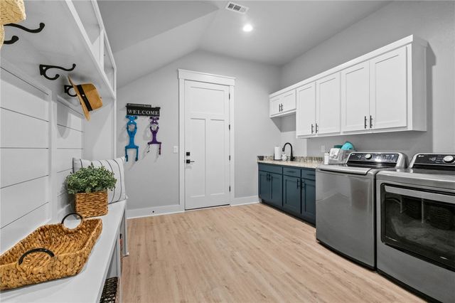 302 SW E Street, Bentonville, AR 72712