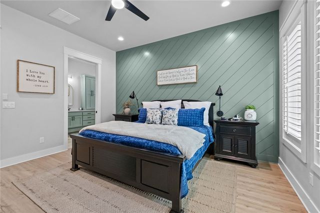 302 SW E Street, Bentonville, AR 72712