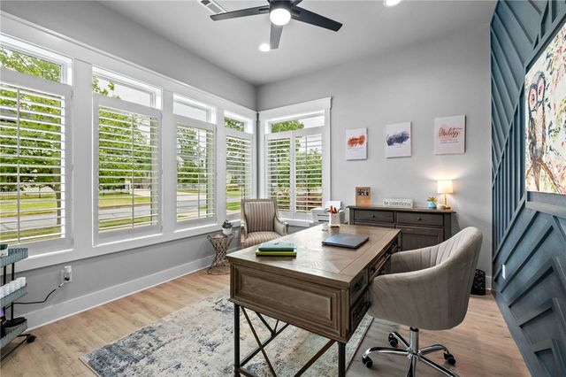 302 SW E Street, Bentonville, AR 72712