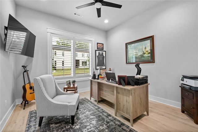 302 SW E Street, Bentonville, AR 72712
