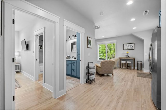 302 SW E Street, Bentonville, AR 72712