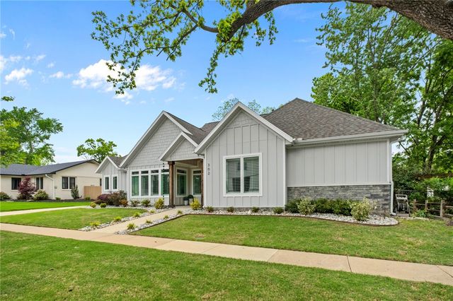 302 SW E Street, Bentonville, AR 72712