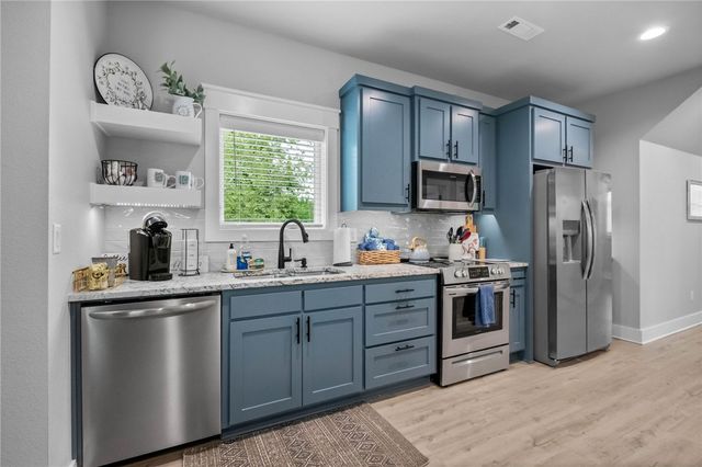 302 SW E Street, Bentonville, AR 72712