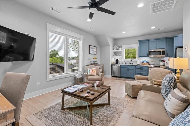 302 SW E Street, Bentonville, AR 72712