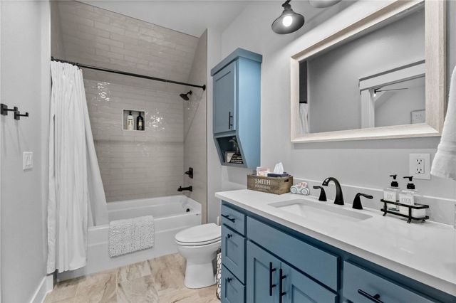 302 SW E Street, Bentonville, AR 72712