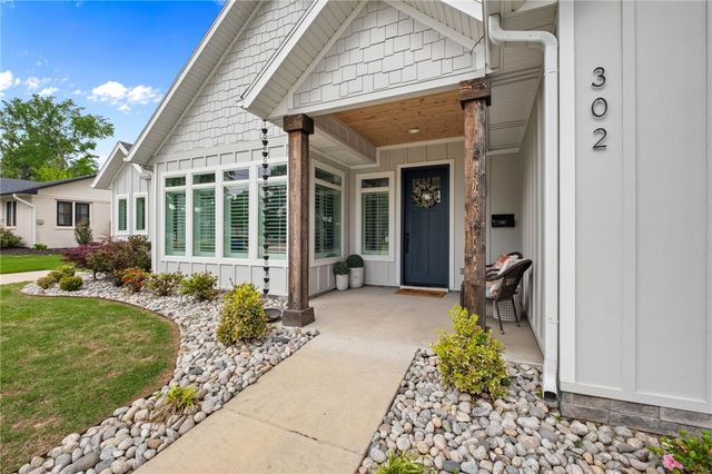302 SW E Street, Bentonville, AR 72712
