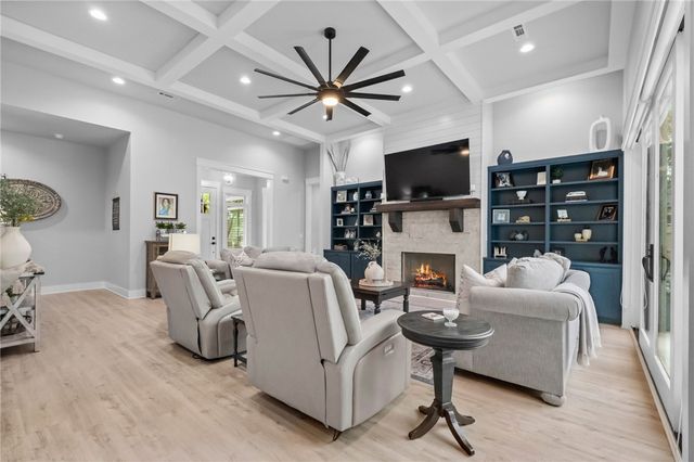 302 SW E Street, Bentonville, AR 72712