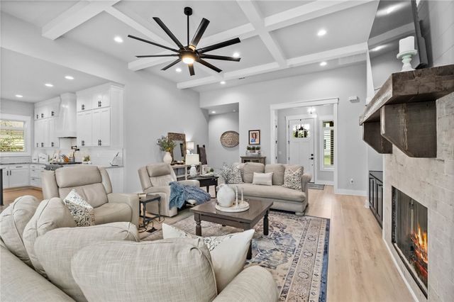 302 SW E Street, Bentonville, AR 72712