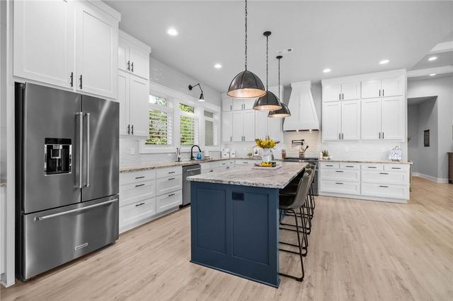 302 SW E Street, Bentonville, AR 72712