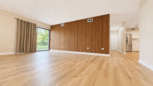 1620 Richmond Circle 105, Joliet, IL 60435