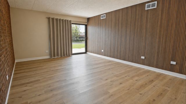 1620 Richmond Circle 105, Joliet, IL 60435