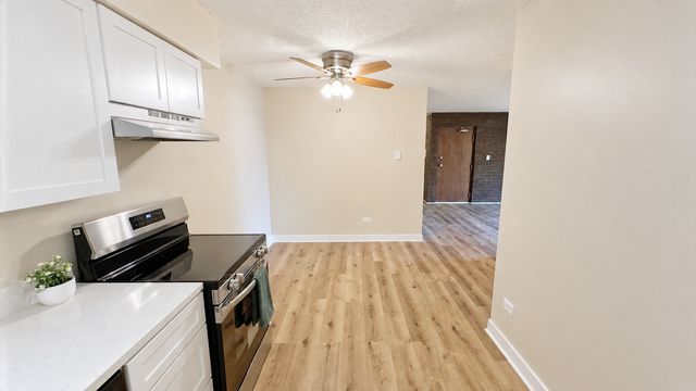 1620 Richmond Circle 105, Joliet, IL 60435
