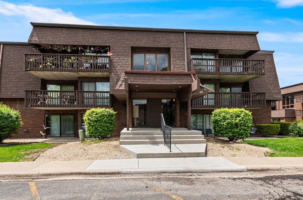 1620 Richmond Circle 105, Joliet, IL 60435