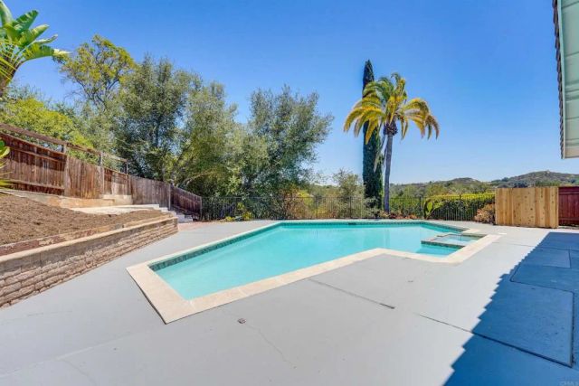 10236 Lake Meadow Lane, Escondido, CA 92026
