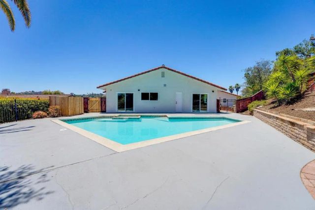 10236 Lake Meadow Lane, Escondido, CA 92026