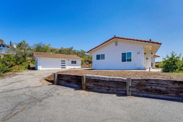 10236 Lake Meadow Lane, Escondido, CA 92026