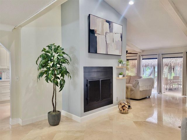 1581 NW 100th Way, Plantation, FL 33322