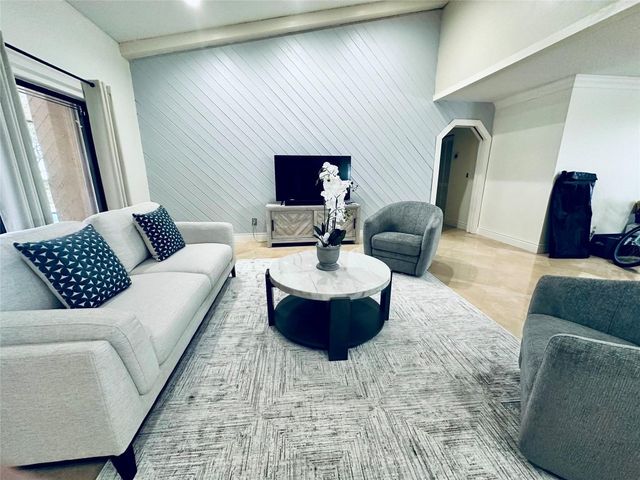 1581 NW 100th Way, Plantation, FL 33322