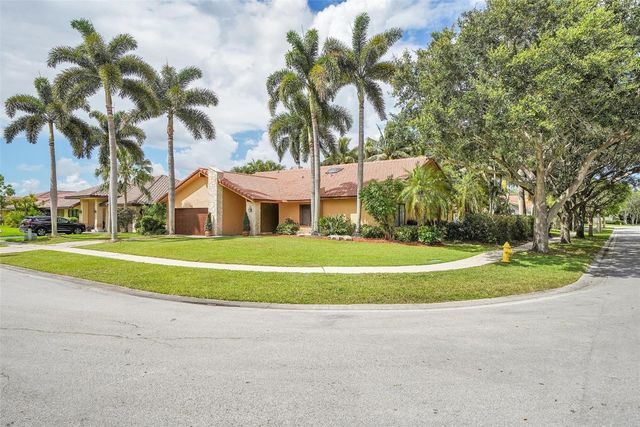 1581 NW 100th Way, Plantation, FL 33322