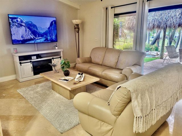 1581 NW 100th Way, Plantation, FL 33322