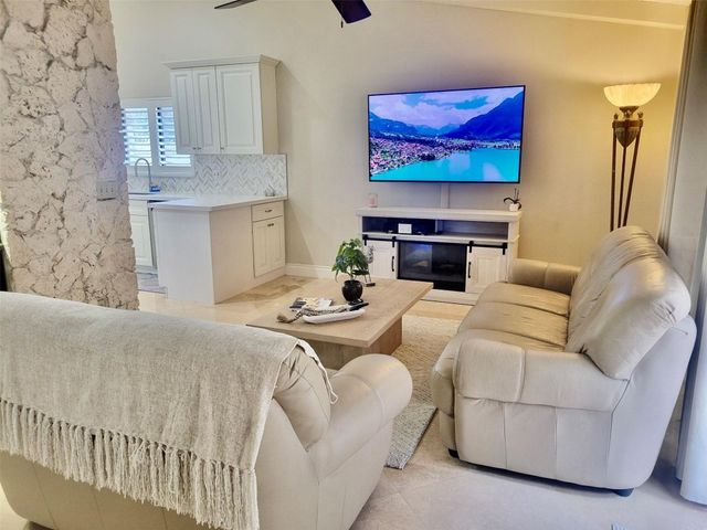 1581 NW 100th Way, Plantation, FL 33322