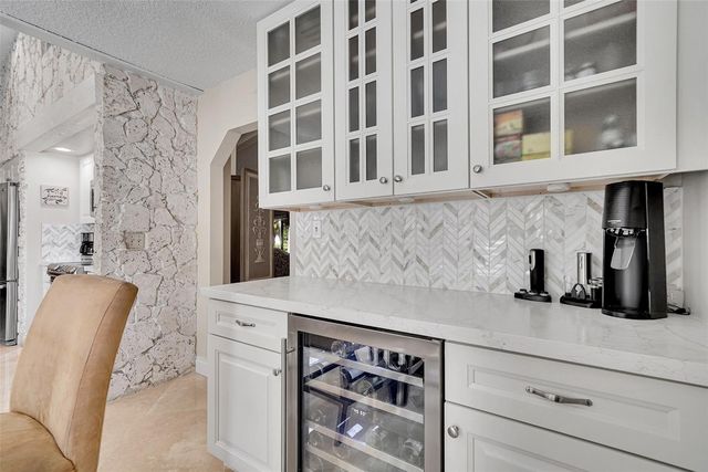 1581 NW 100th Way, Plantation, FL 33322