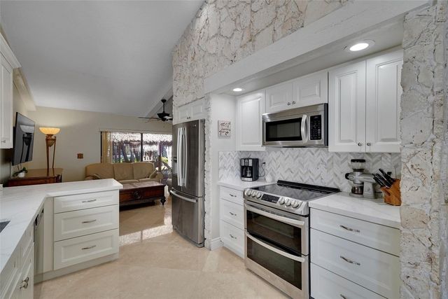 1581 NW 100th Way, Plantation, FL 33322