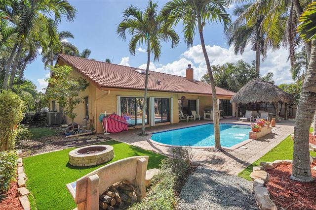 1581 NW 100th Way, Plantation, FL 33322