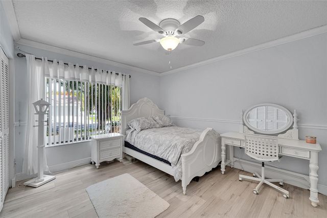 1581 NW 100th Way, Plantation, FL 33322