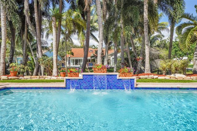 1581 NW 100th Way, Plantation, FL 33322