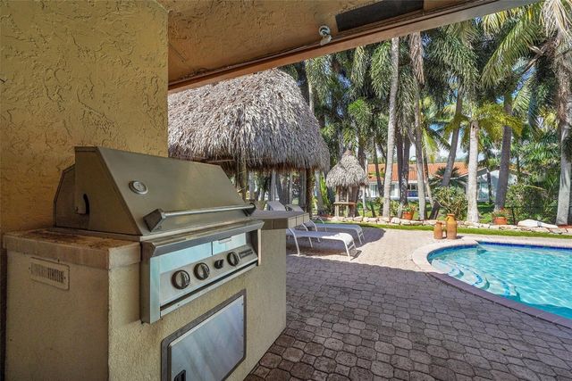 1581 NW 100th Way, Plantation, FL 33322