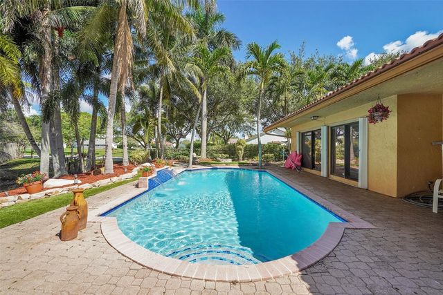 1581 NW 100th Way, Plantation, FL 33322