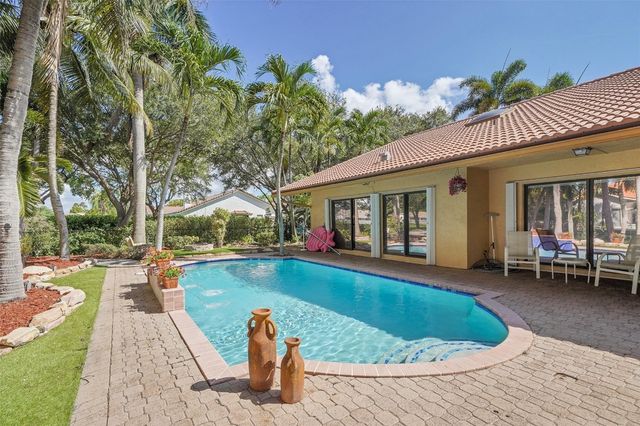 1581 NW 100th Way, Plantation, FL 33322