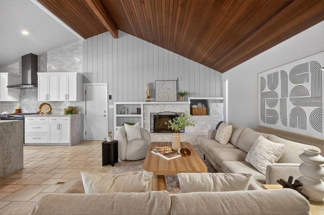 2595 American River Dr, Sacramento, CA 95864