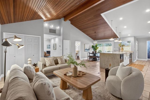 2595 American River Dr, Sacramento, CA 95864