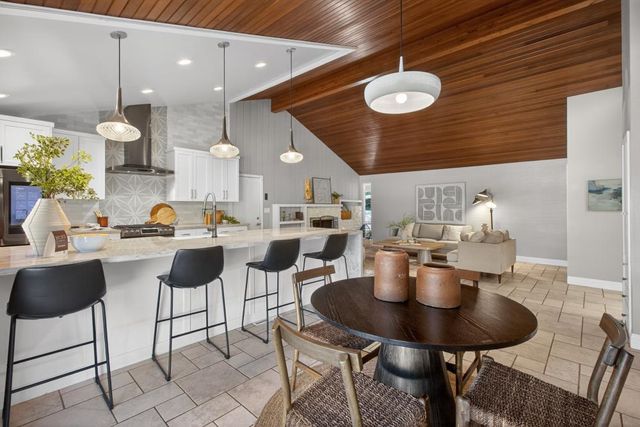 2595 American River Dr, Sacramento, CA 95864