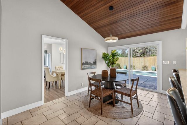 2595 American River Dr, Sacramento, CA 95864