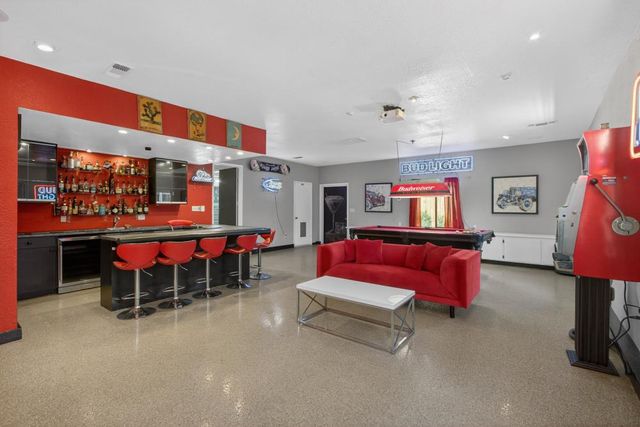 2595 American River Dr, Sacramento, CA 95864