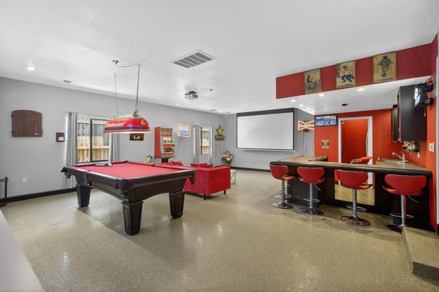 2595 American River Dr, Sacramento, CA 95864